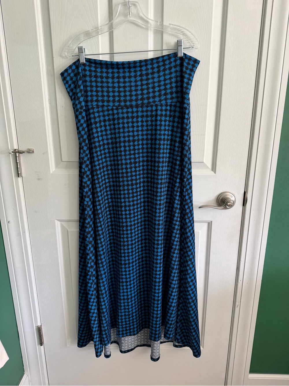 LuLaRoe Blue & Black Houndstooth print slinky Maxi Skirt
